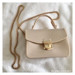 MINI plastic handbag 👜 the cutest!